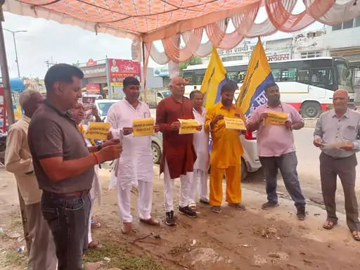 AAP protested against MP Kangana Ranaut