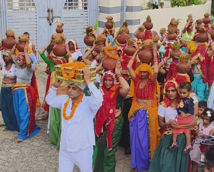 Kalash Yatra taken out before Srimad Bhagwat Katha