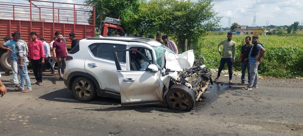 Drugs Inspector of Balaghat killed in road accidentThe car collided with a truck near Chaurai,