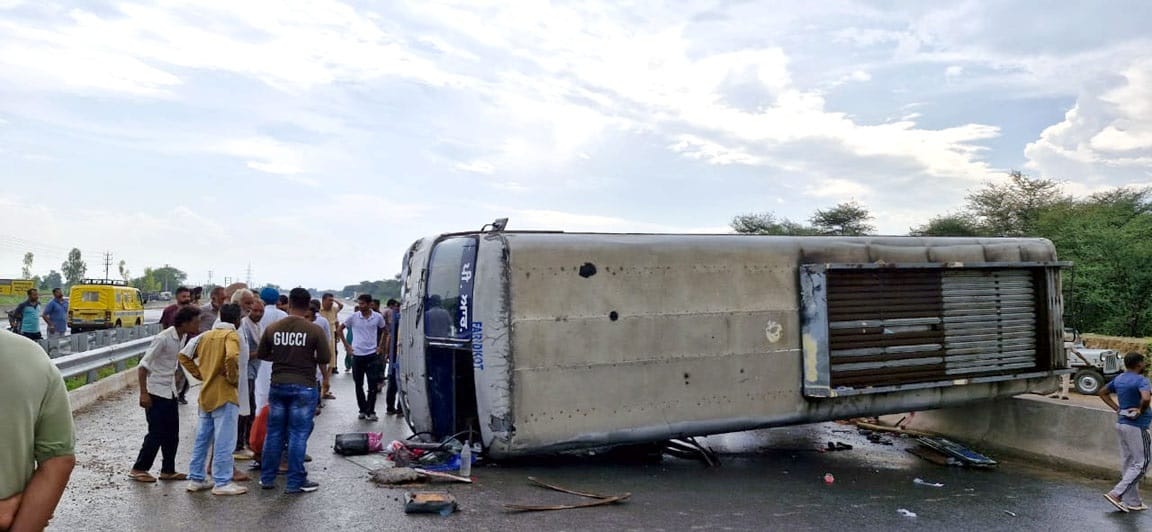 Punjab Roadways bus going from Dabwali to Bathinda overturns, woman dead, one injured