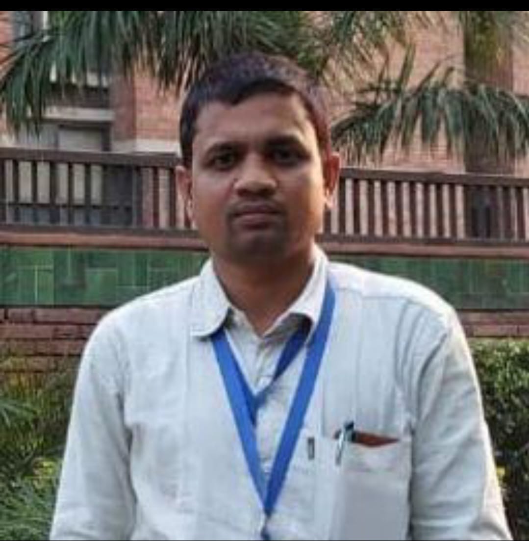 Damoh news Teacher Madhav Patel selected for President's Award, got wall writing done