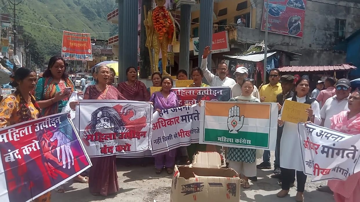 Mahila Congress demonstrated in Dharchula