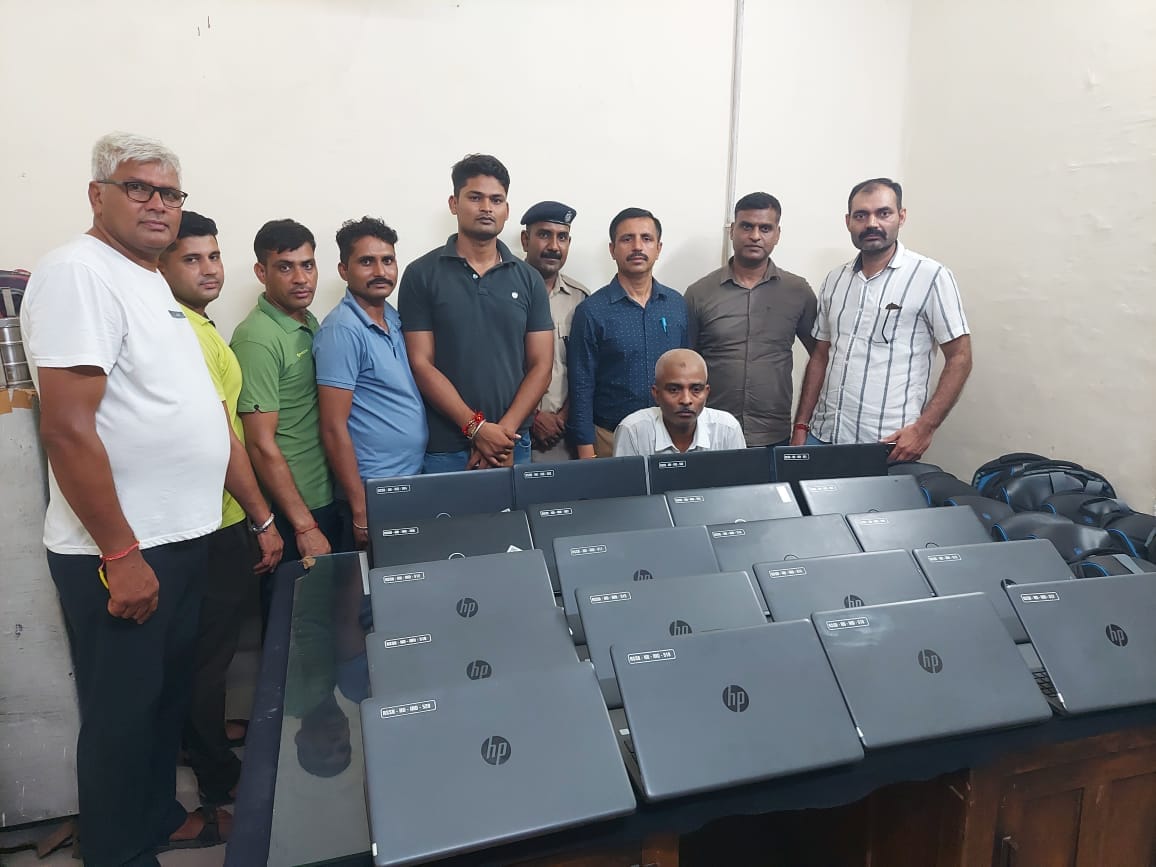 20 laptops worth Rs 20 lakh found in bedroll cabin of train