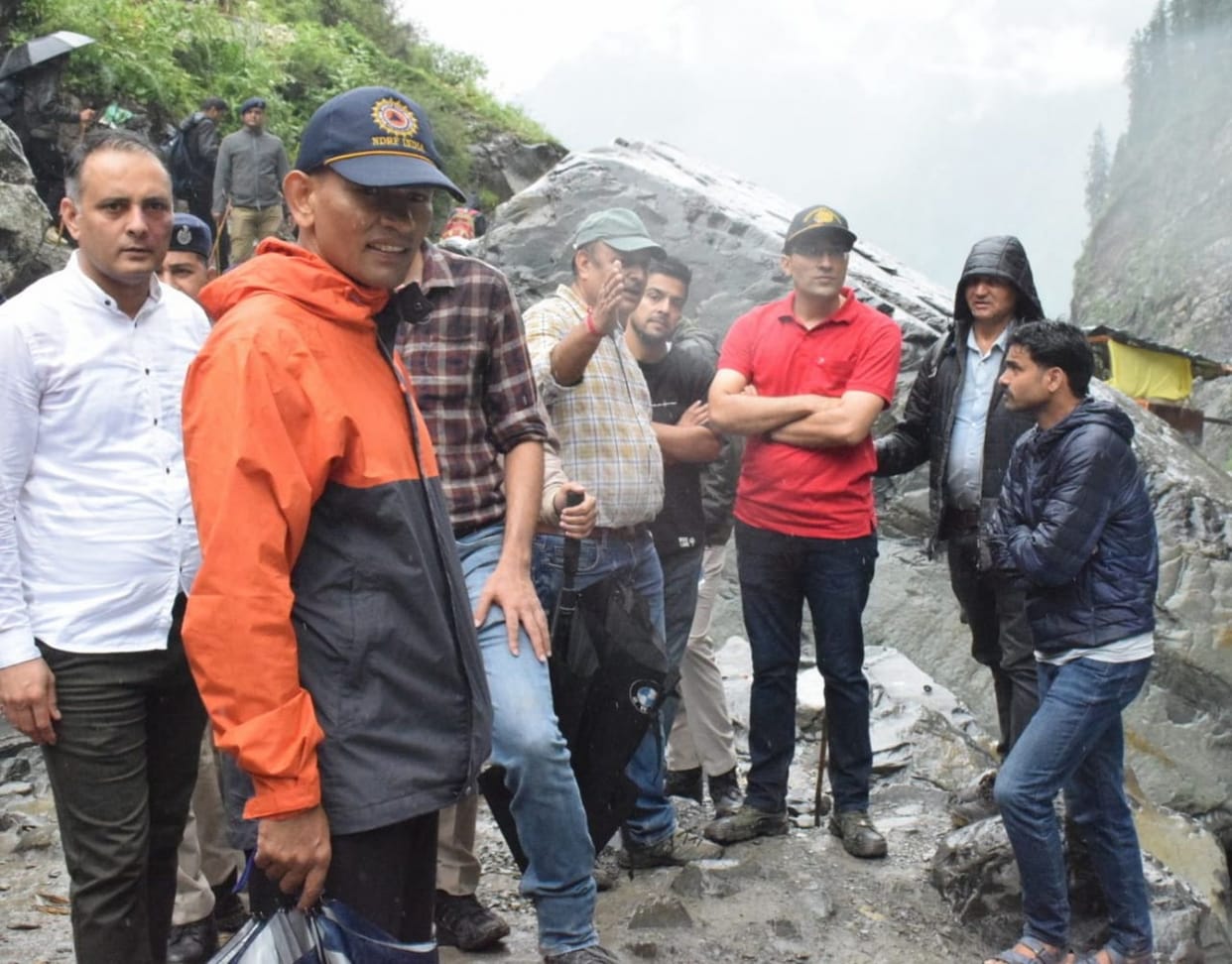 A wooden bridge will be built in Dunali as an additional alternative arrangement.