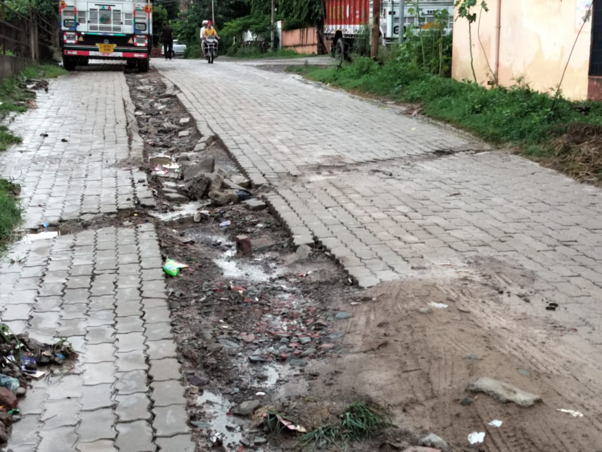 Jal Shakti Department in Chuhuwal

Road dug to press pipe