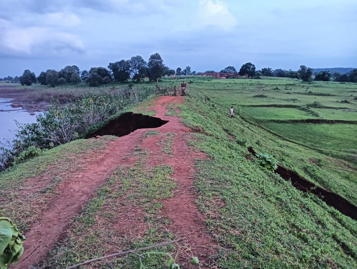 Erosion of soil in the dam ridge occurred in Karchull village, water started filling the village