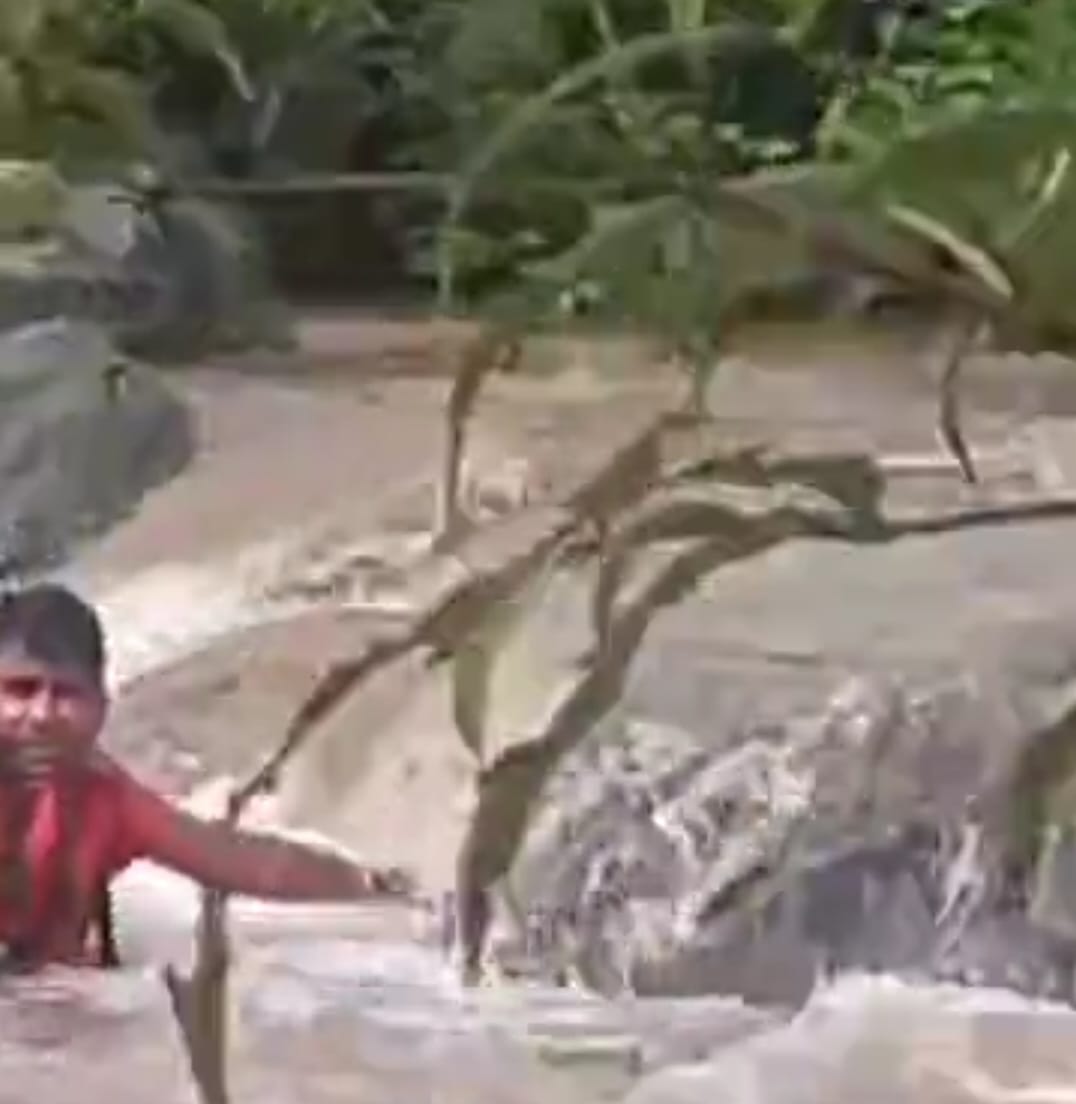 Sirohi : Person washed away while crossing the river in strong current, rescue underway, no trace found yet
