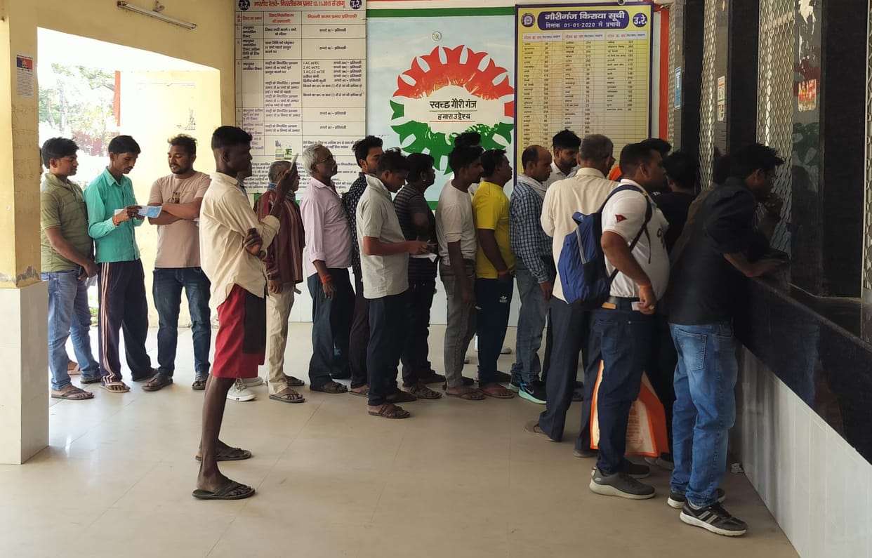 Confirmed tickets are not available in trains on Delhi-Mumbai route.