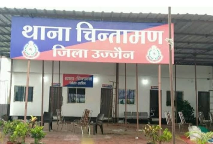 Ujjain News Fierce fighting broke out between neighbours many people injured cross case registered