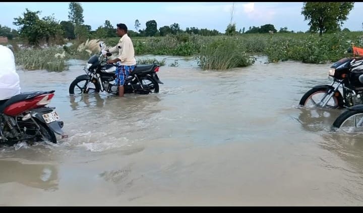 Water level in Ganga decreased, highway submerged for the fourth day... traffic disrupted
