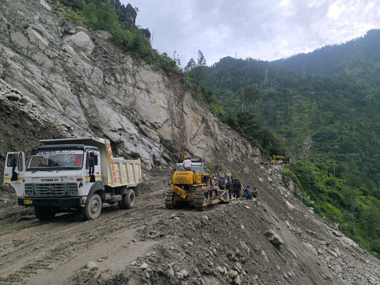 NH-5 not restored in Nigulsari even on third day