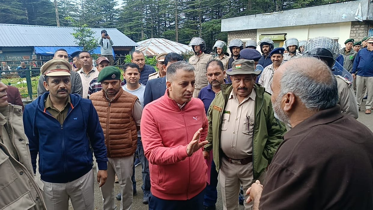 Forest department seals 15 illegal properties in Nankhadi