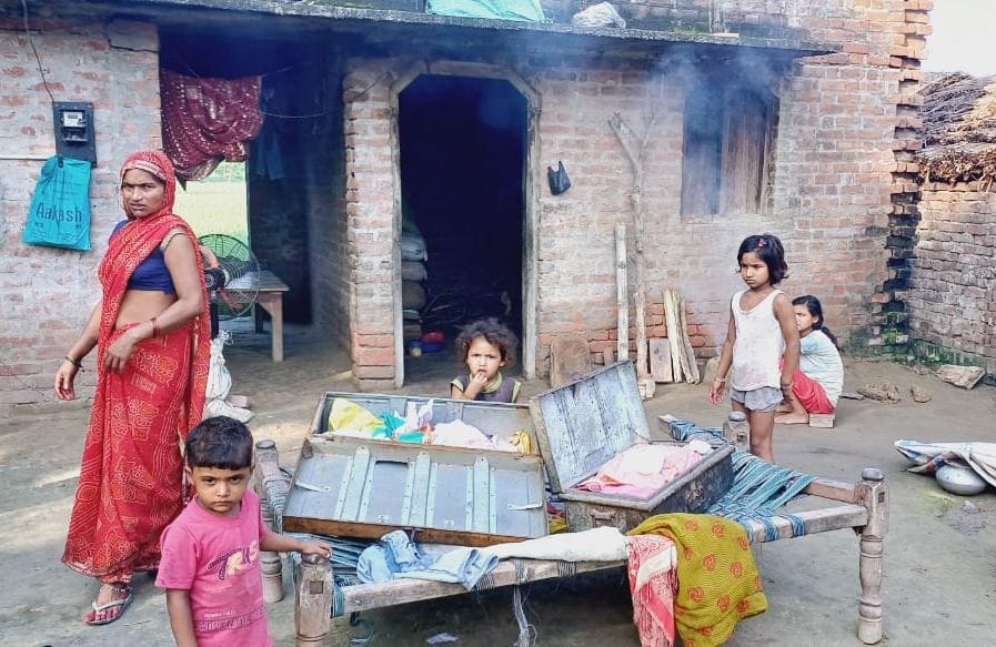 Cash and jewelery worth lakhs stolen from three houses