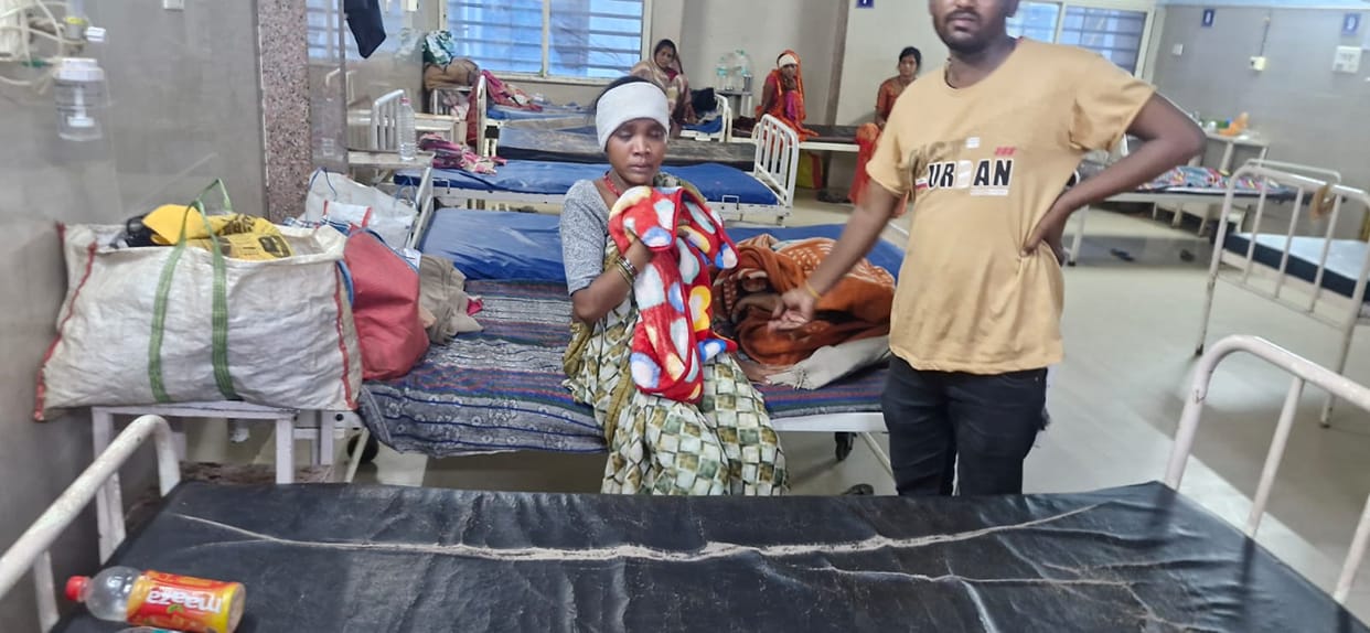 Damoh News: A woman took away a 4-day-old newborn baby girl from the district hospital