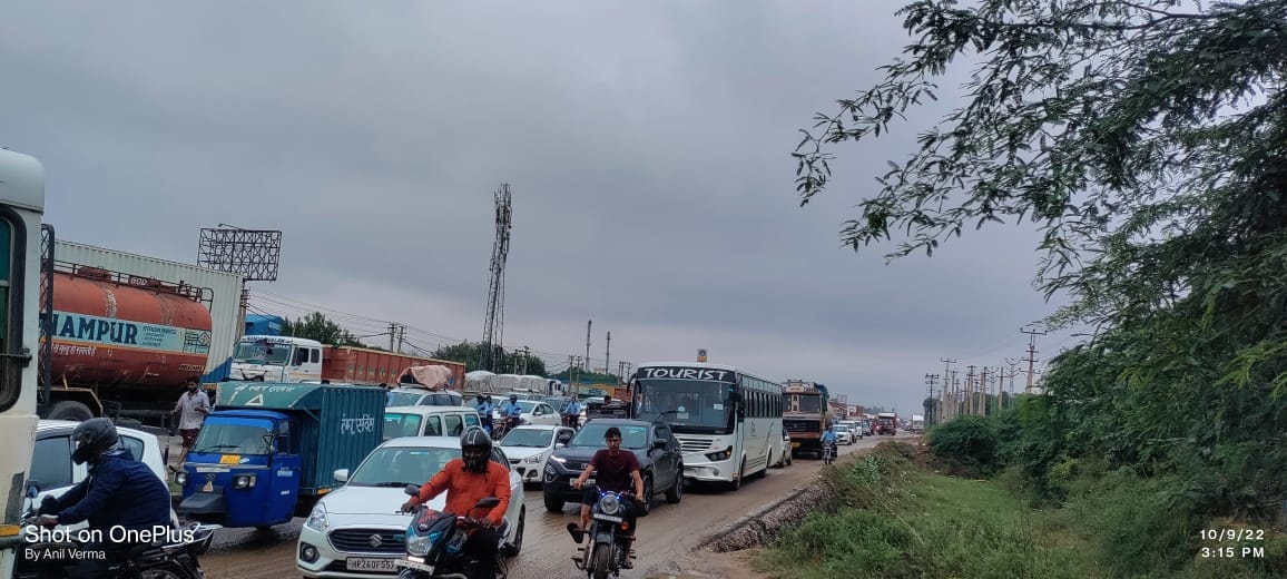 Slow construction of flyover at Bilaspur Chowk, jams everyday