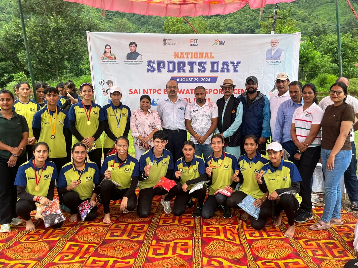 Players showed their strength on the birth anniversary of hockey magician