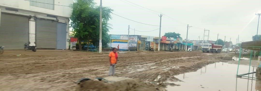 The road is being widened till the Rajasthan border, traffic is disrupted due to uprooting of the entire road