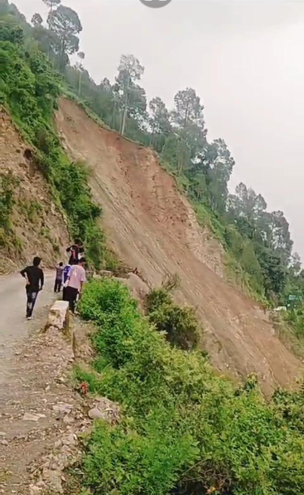 Reethasahib-Kuliyal village closed for 24 hours due to landslide