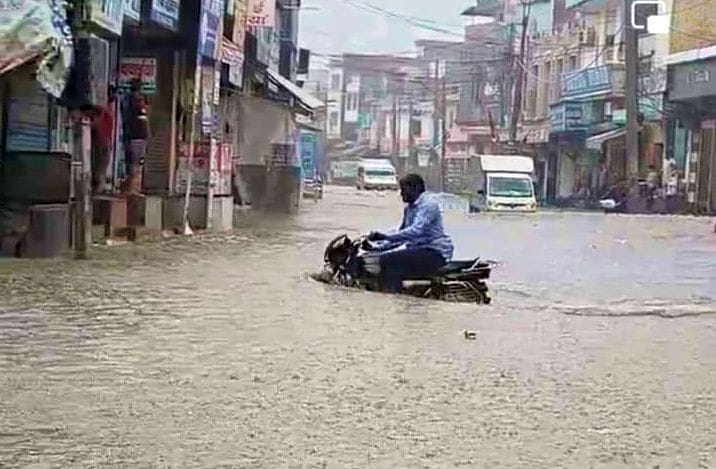 It rained all day in Narwana, roads and streets were flooded