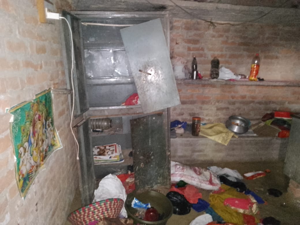 Theft of Rs 15 lakh from three houses in Sikandarpur village