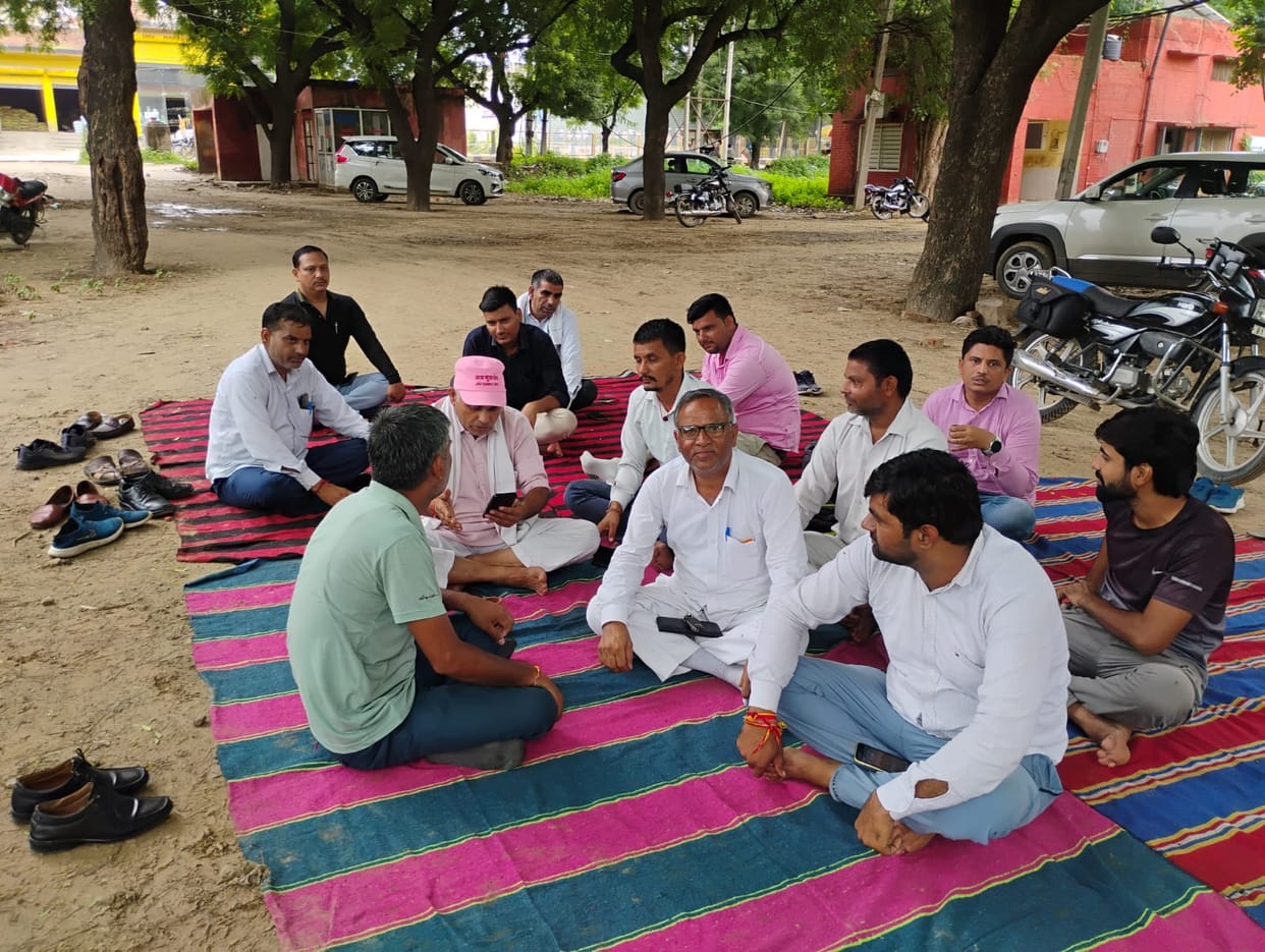 Electricity workers left work and sat on strike