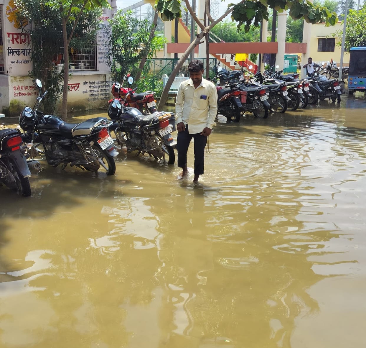Water filled on the roads of district hospital
