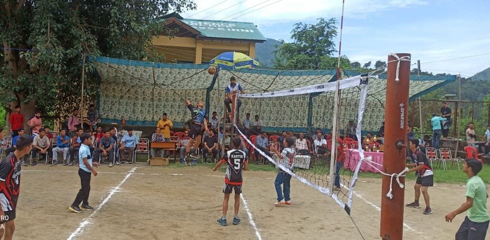 Pukhri defeated Ghatta's team in volleyball