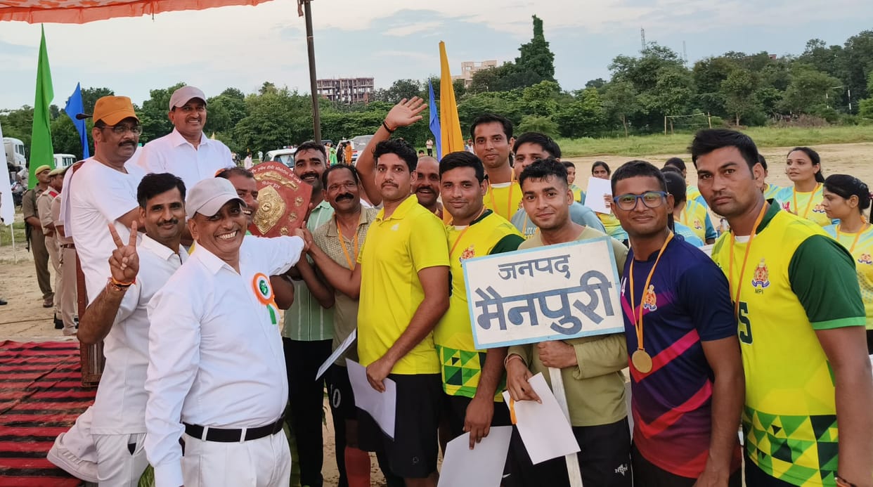 Mainpuri team became winner in police hockey