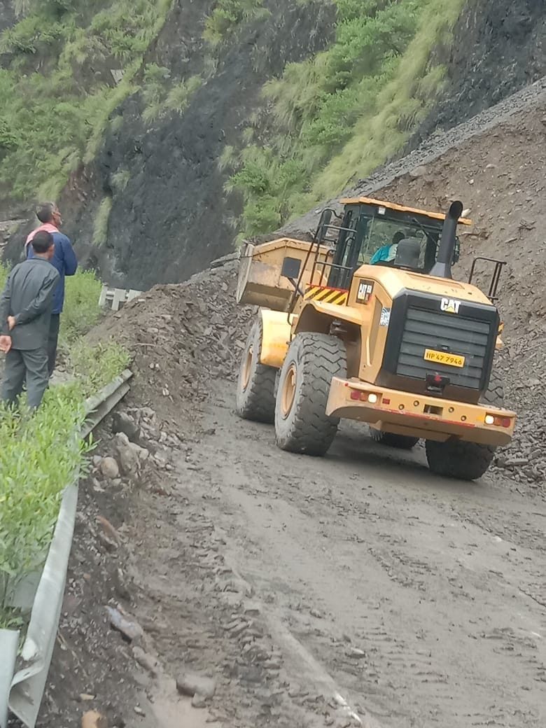 Darki hill near Simani, road remained closed for six hours