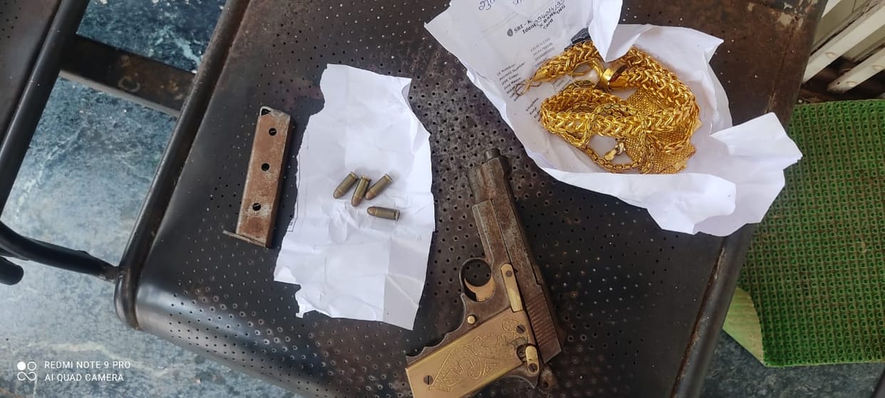 Damoh News: A young man was caught with a pistol and cartridges in a bus going from Jabalpur to Sagar