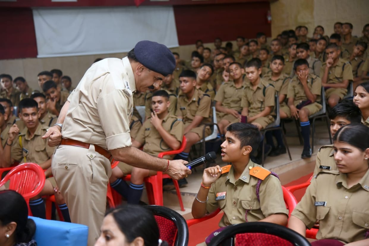 Ajmer: SP reached military school to create awareness about cyber crime, said- do not fall in the trap of thug