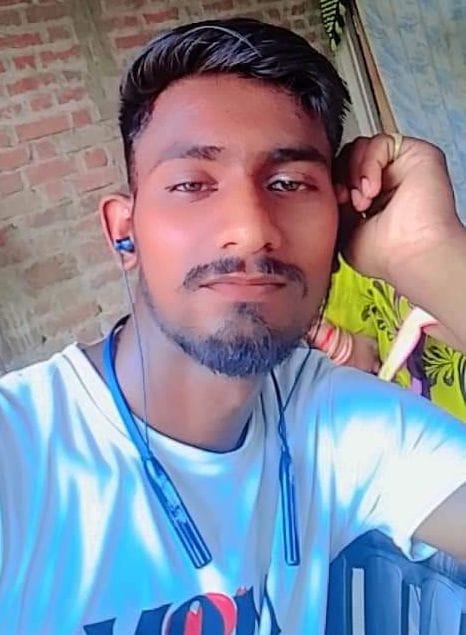 Dead body of youth found on railway track, teenager was sitting nearby