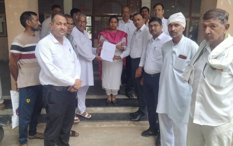 Farmers submitted memorandum to Naib Tehsildar