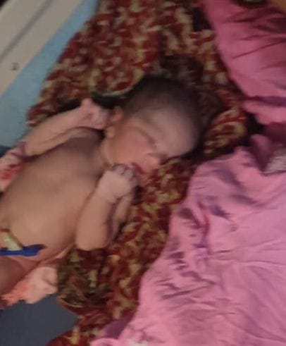 Woman gives birth to daughter in train