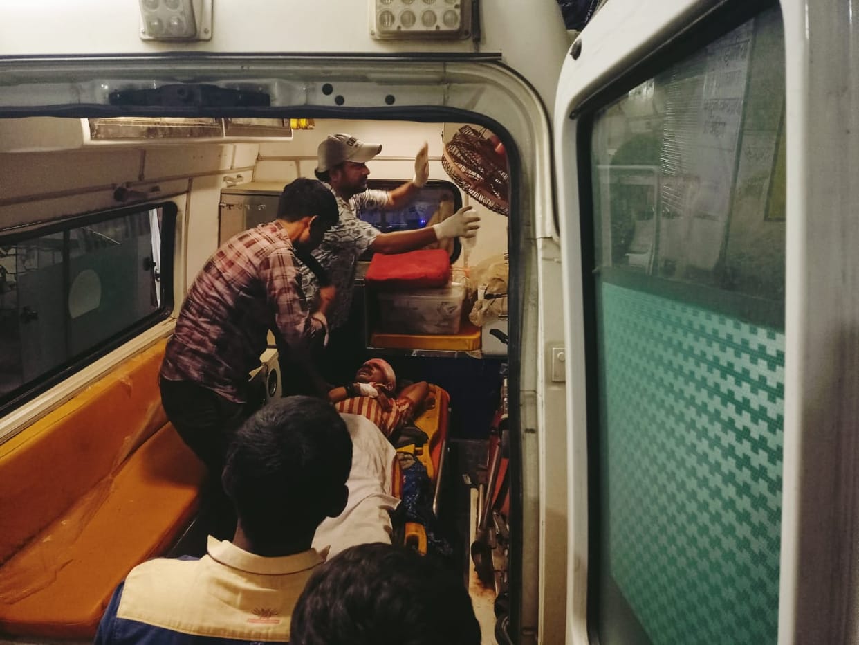 accident in bijoliya Bhilwada travel bus jumped over the divider