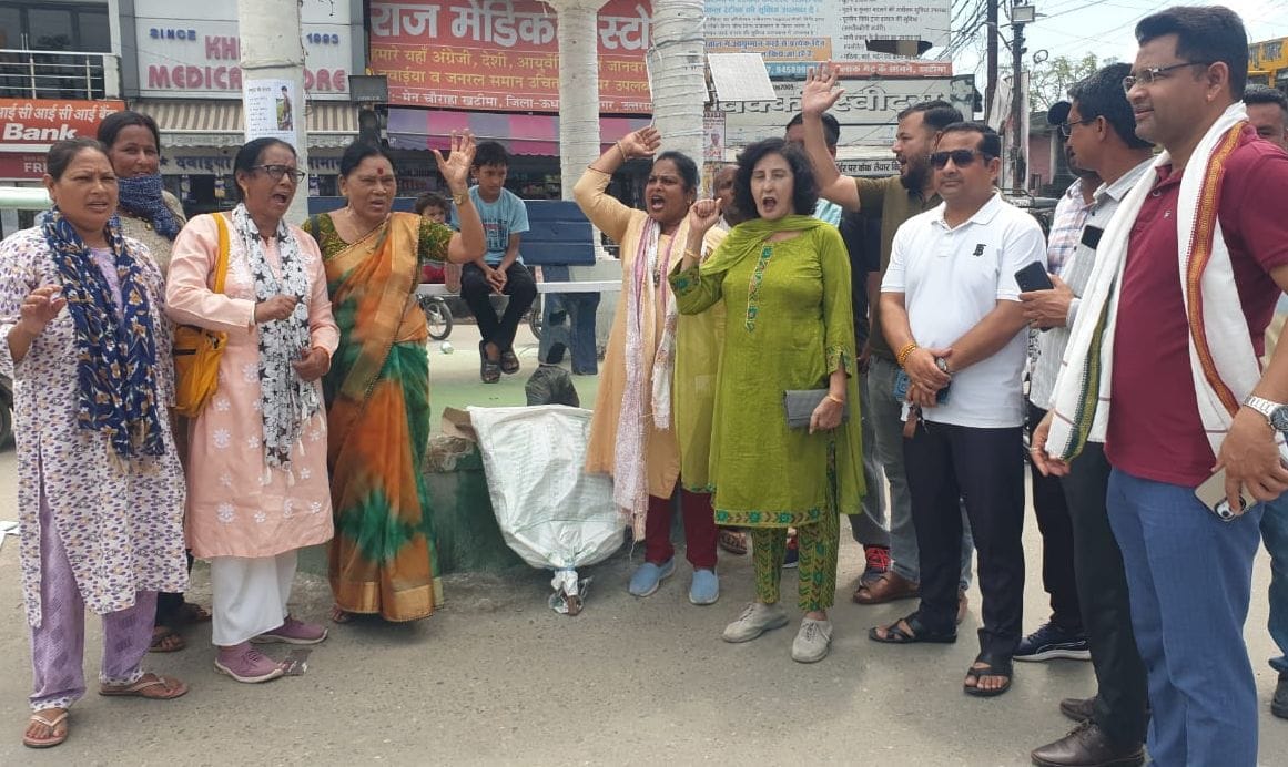 Effigy of government burnt in protest against crimes against women