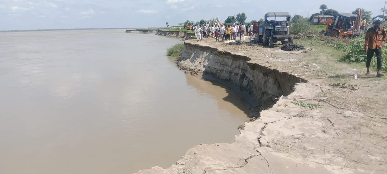 400 families of Mathurpur are in danger, villagers forced to flee