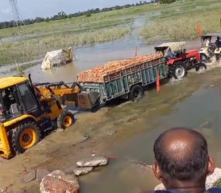 Vehicles getting stuck on Nighasan road, traffic going through Bhira road