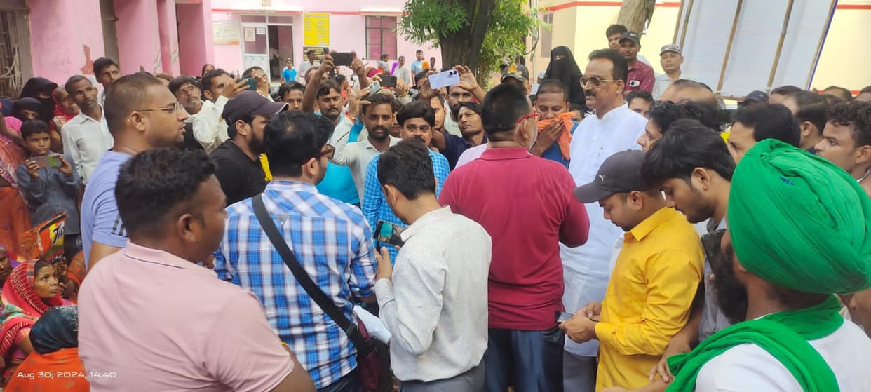 Family created ruckus by alleging bribe for delivery