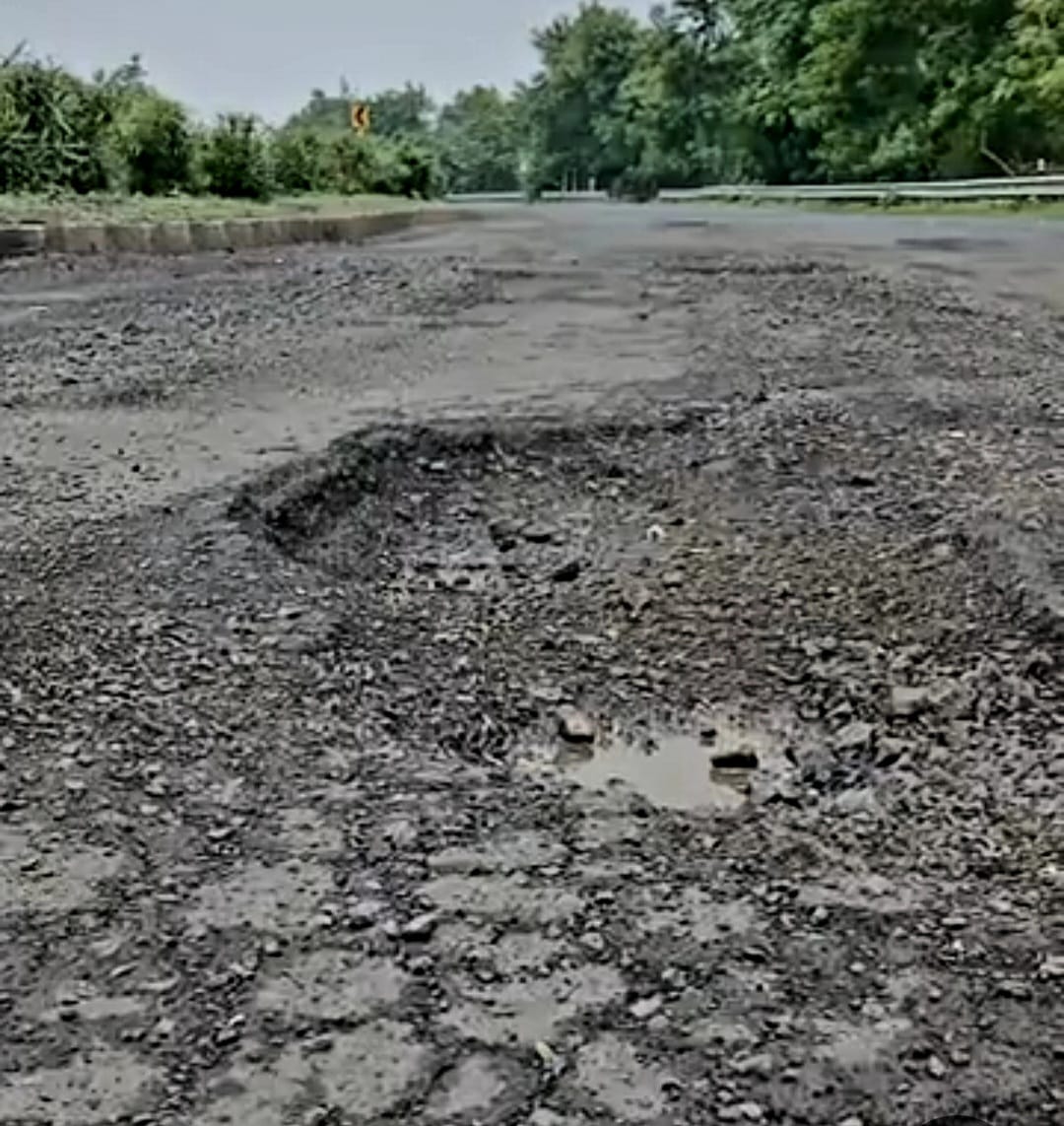 Condition of NH 44 road is bad: MP discussed with Union Minister Nitin Gadkari