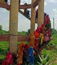 Jhunjhunu: Women climbed on the water tank regarding water problem, adamant on demanding immediate action