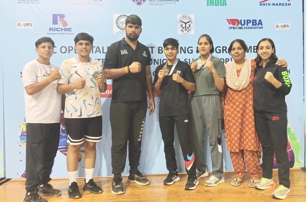 Boxers from the district dominated the boxing competition, won eight medals including two gold.