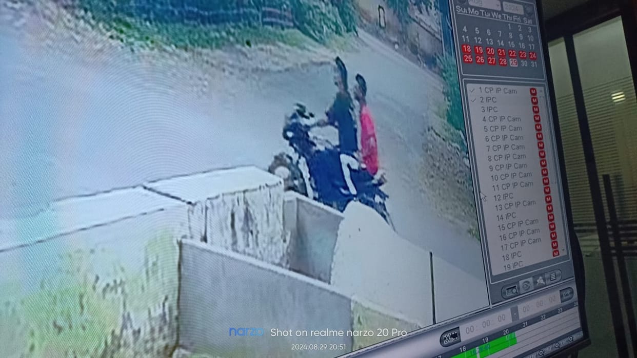 Young man snatches gold chain from woman walking in Green Park, absconds