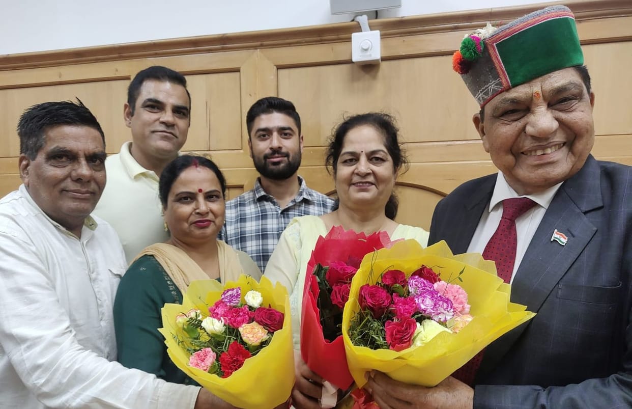 The mayor developed the city 

discussed with the Chief Minister to