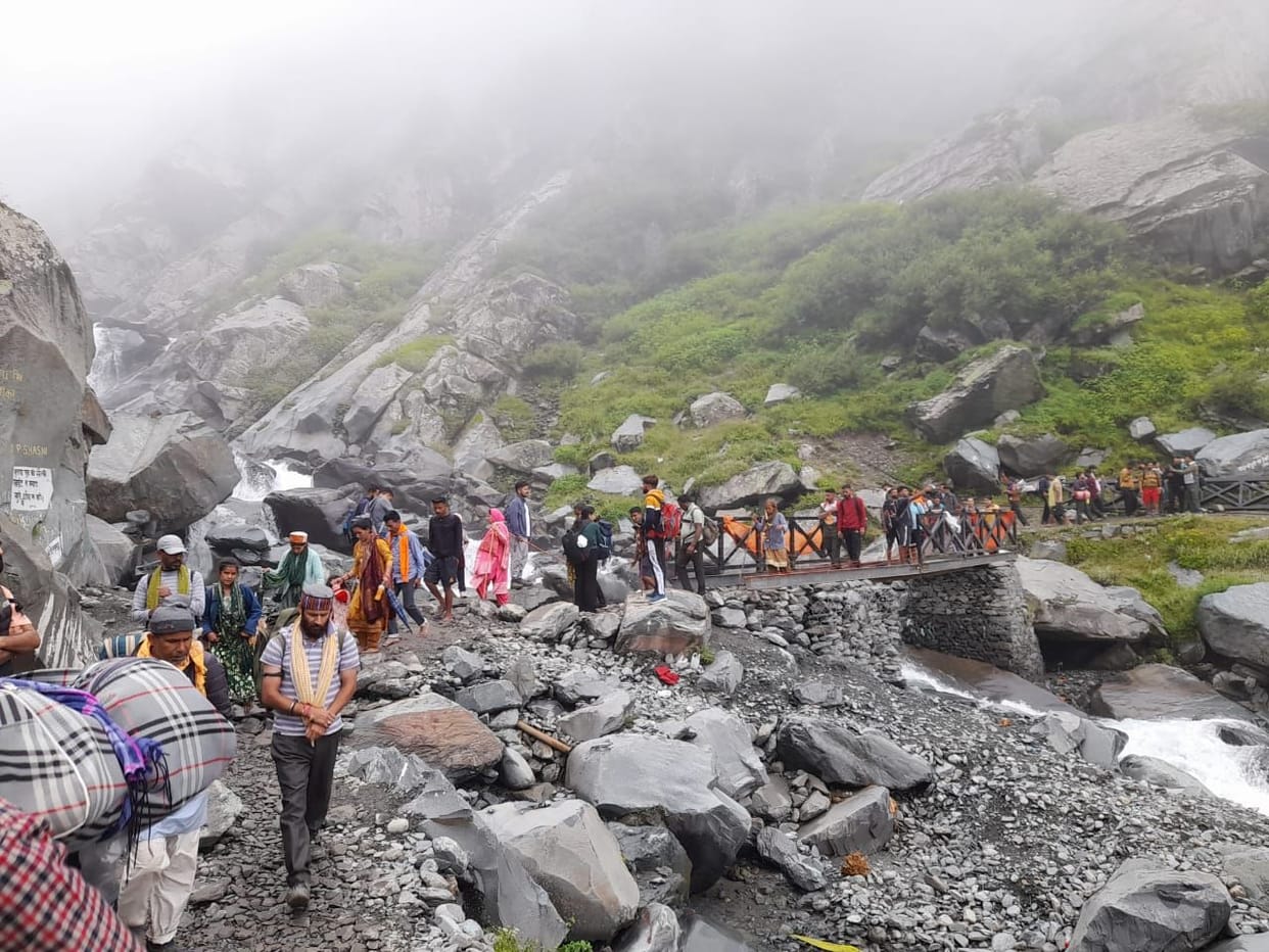 Along with Bharmour, devotees are also going to Manimahesh via Kalah.