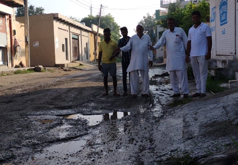 Bohar residents troubled by road potholes
