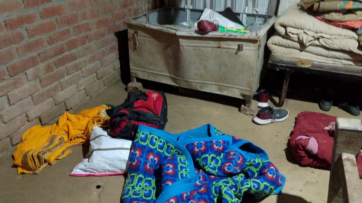 Thieves took away goods worth Rs 3.5 lakh from the house