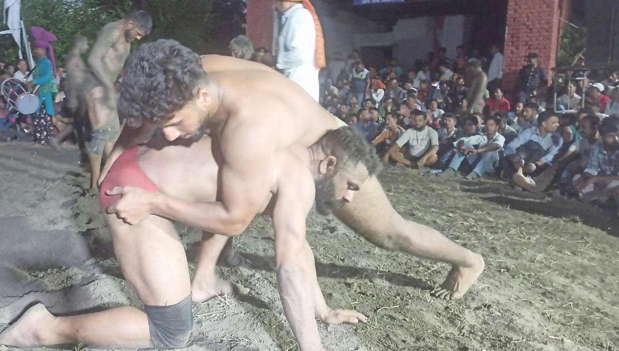 Khanna's wrestler Sonu won the big prize by defeating Rohtak's Dinesh.