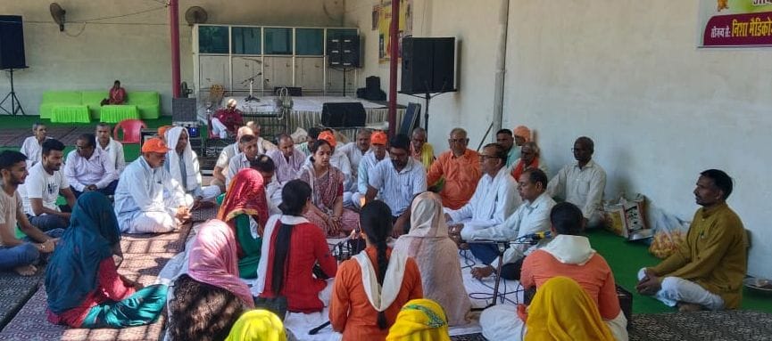 Suggest ways to live a simple life during martyrdom festival
