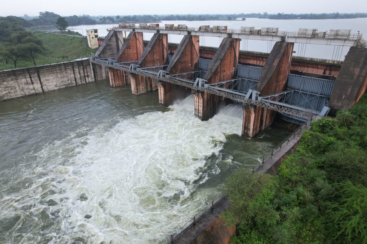 The worries of the city residents went away... Gambhir Dam was so filled that two gates had to be opened...